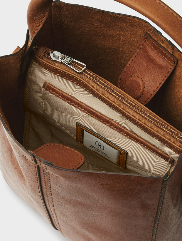 Saddler Elsa Mini Toteväska - Ljusbrun 114830456000, klocka som du kan handla till bra pris hos oss på Klockmaster.
