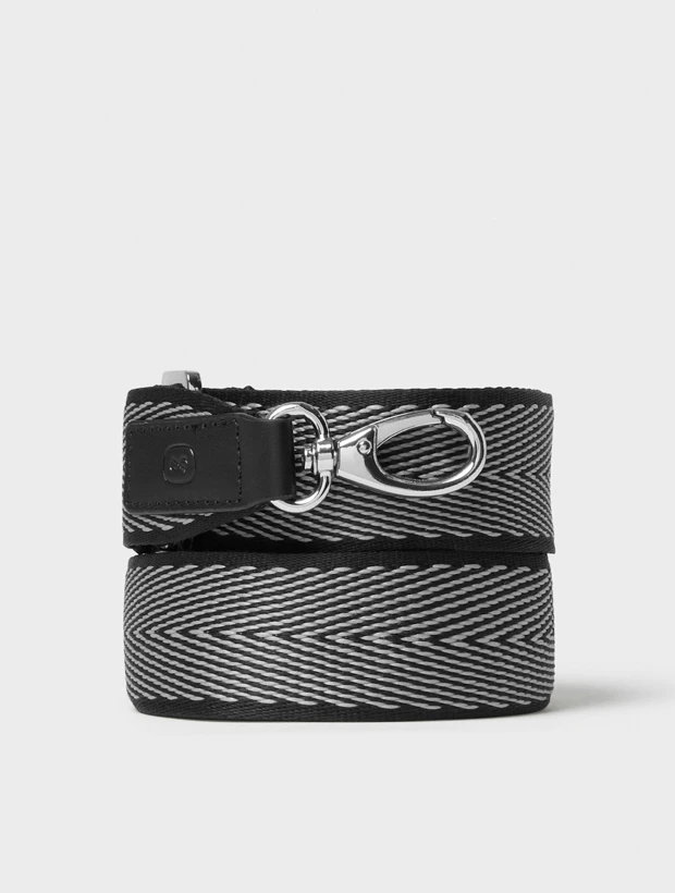 Saddler Wastani Axelrem - Svart 116210142000, handla denna klocka online eller i butik hos klockmaster