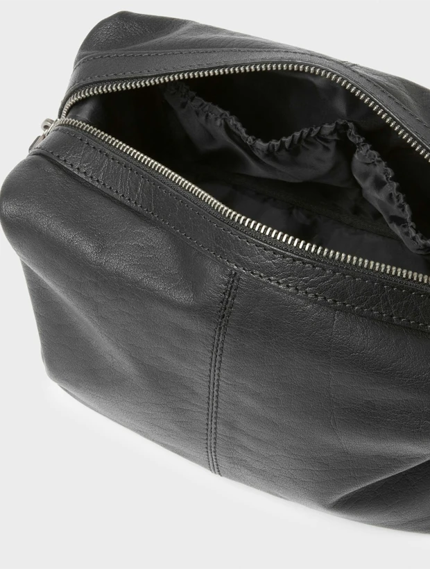 Saddler Braga Necessär - Svart 116310001000, klocka som du kan handla till bra pris hos oss på Klockmaster.