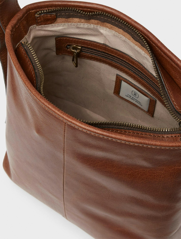 Saddler Lykke Axelremsväska - Brun 117200046000, klocka som du kan handla till bra pris hos oss på Klockmaster.