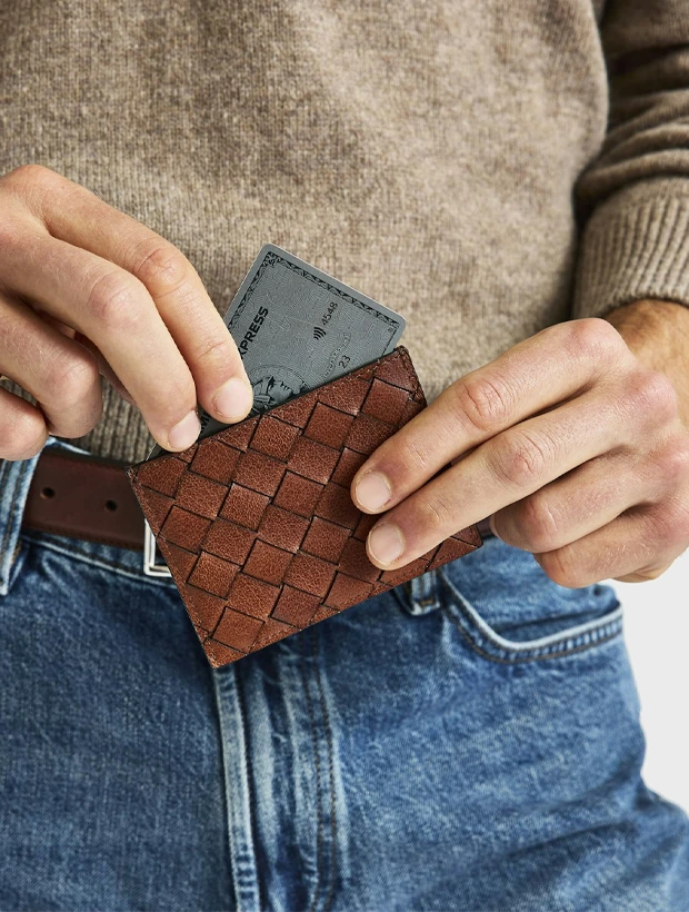 Saddler Amir Korthållare - Brun 117280046000, klocka som du kan handla till bra pris hos oss på Klockmaster.