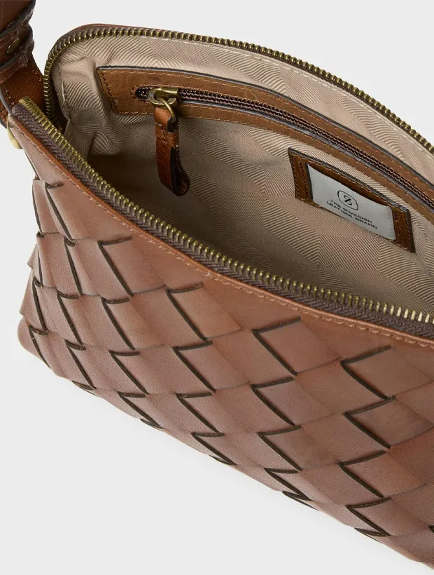 Saddler Seattle Mighty Axelremsväska - Brun 117460046000, klocka som du kan handla till bra pris hos oss på Klockmaster.