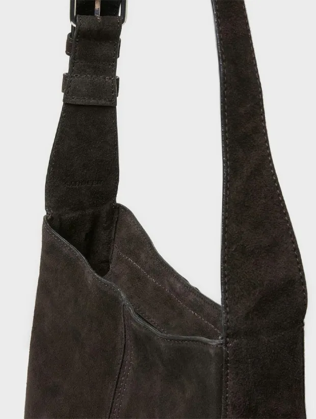 Saddler Molly Toteväska - Mörkbrun 117730004000, klocka som du kan handla till bra pris hos oss på Klockmaster.