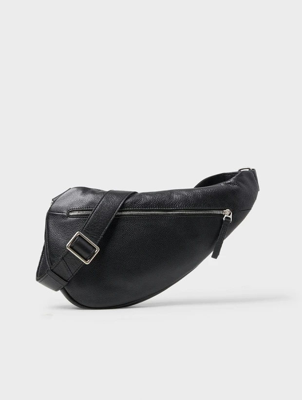 Saddler Juno Axelremsväska / Bumbag - Svart 117860001000, klocka som du kan handla till bra pris hos oss på Klockmaster.