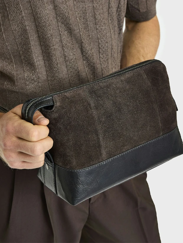 Saddler Niko Necessär - Mörkbrun 117940529000, klocka som du kan handla till bra pris hos oss på Klockmaster.