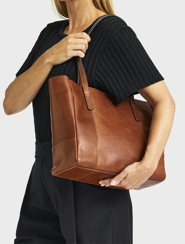 Saddler Garda Mini Toteväska - Brun 117980046000, handla denna klocka online eller i butik hos klockmaster