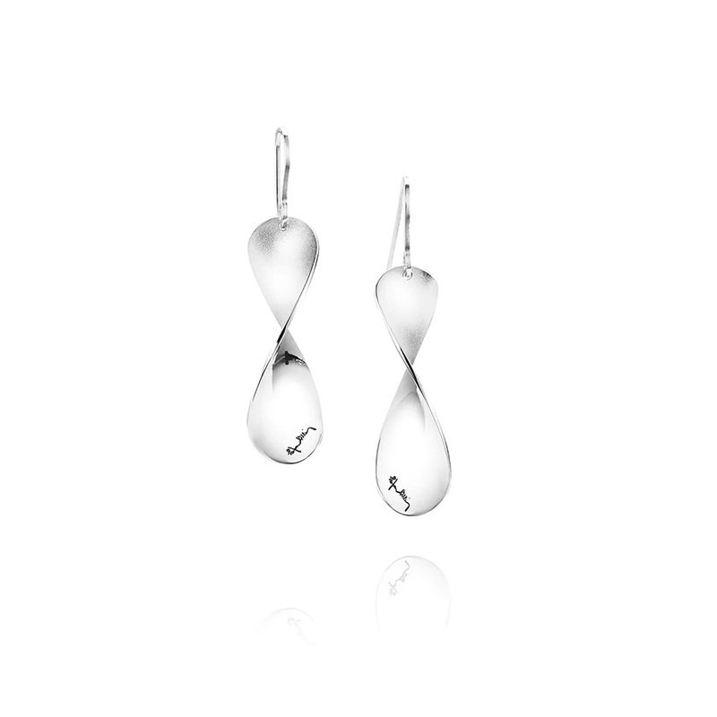Efva Attling Örhängen Blades - Silver 12-100-01792-0000, handla denna klocka online eller i butik hos klockmaster