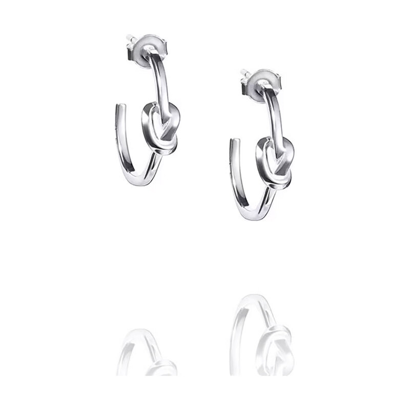 Efva Attling Örhängen Love Knot Hoops - Silver 12-100-02170-0000, handla denna klocka online eller i butik hos klockmaster