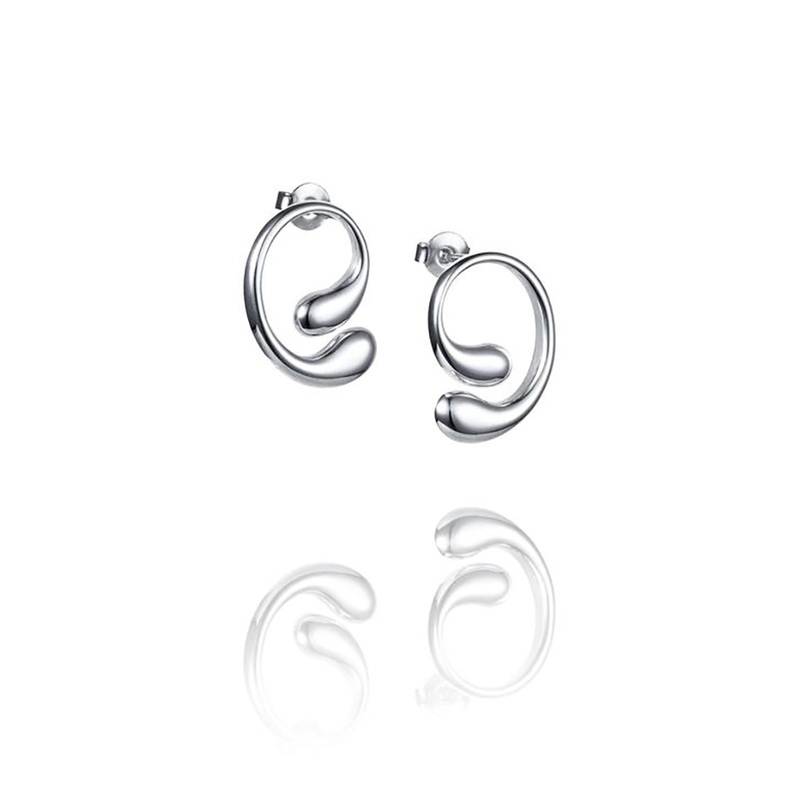 Efva Attling Örhängen Love Buddies - Silver 12-100-02222-0000, handla denna klocka online eller i butik hos klockmaster