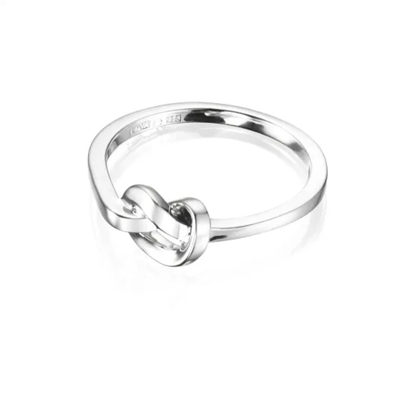 Efva Attling Ring Love Knot 17.5mm - Silver 13-100-01601-1750, handla denna klocka online eller i butik hos klockmaster