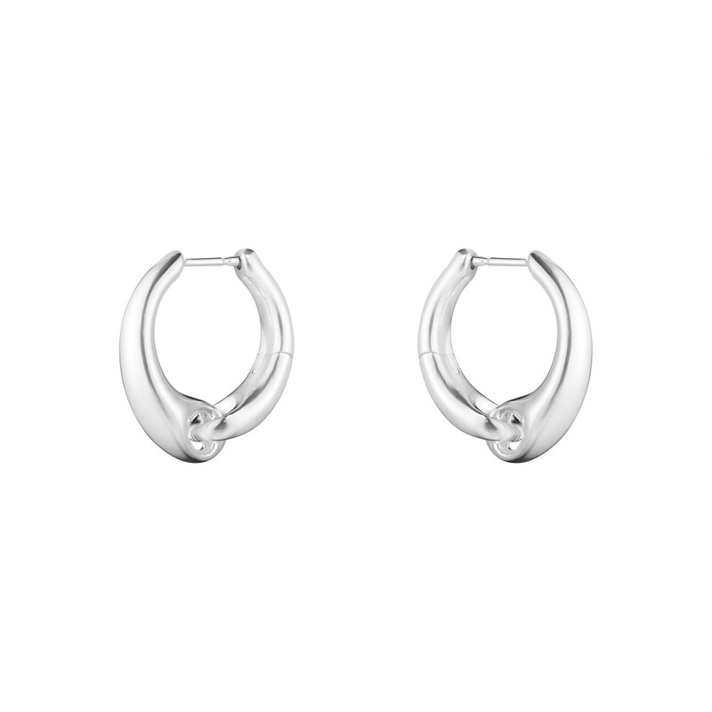 Georg Jensen Reflect Large Earhoop Silver 20001177, handla denna klocka online eller i butik hos klockmaster