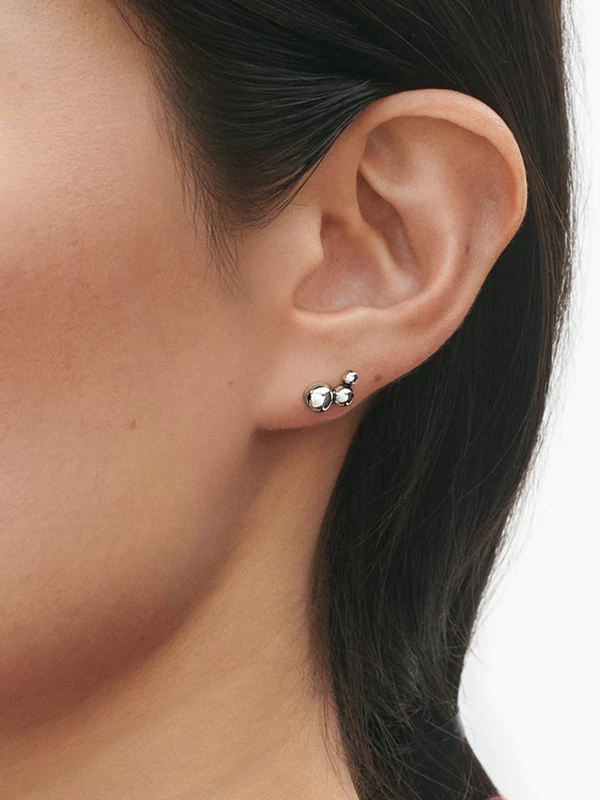 Georg Jensen Örhängen Moonlight Grapes - Silver 20001630, klocka som du kan handla till bra pris hos oss på Klockmaster.