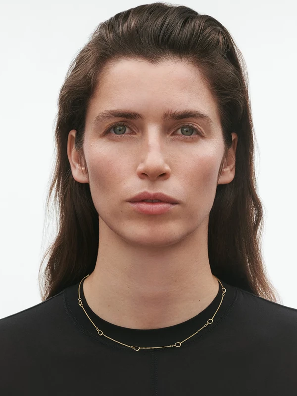 Georg Jensen Offspring Halsband ML - Guld 2000180100ML, klocka som du kan handla till bra pris hos oss på Klockmaster.