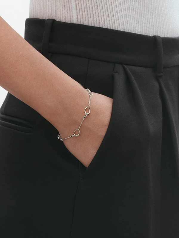 Georg Jensen Armband Offspring Medium - Silver 20001847000M, klocka som du kan handla till bra pris hos oss på Klockmaster.