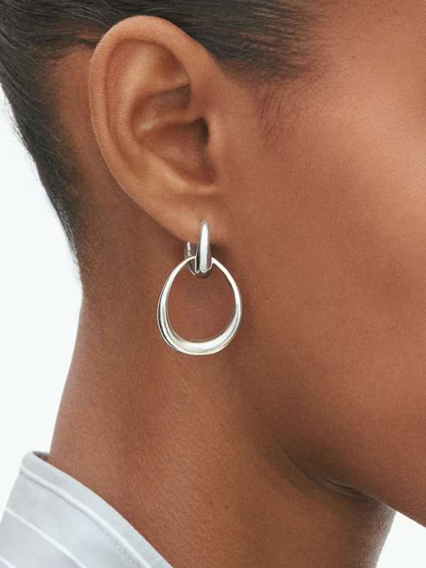 Georg Jensen Offspring Örhängen Mellan - Silver 20001943, klocka som du kan handla till bra pris hos oss på Klockmaster.
