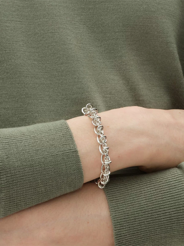 Georg Jensen Armband Weft Medium - Silver 20002033000M, klocka som du kan handla till bra pris hos oss på Klockmaster.