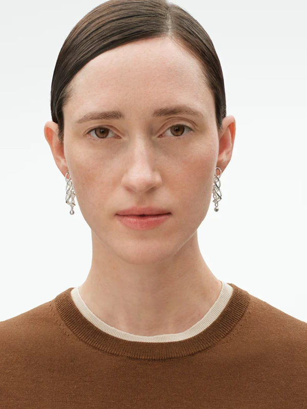 Georg Jensen Örhängen Weft - Silver 20002036, klocka som du kan handla till bra pris hos oss på Klockmaster.