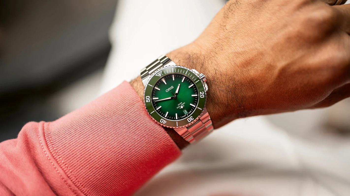 ORIS Aquis Date Calibre 400 43.5mm, klocka som du kan handla till bra pris hos oss på Klockmaster.