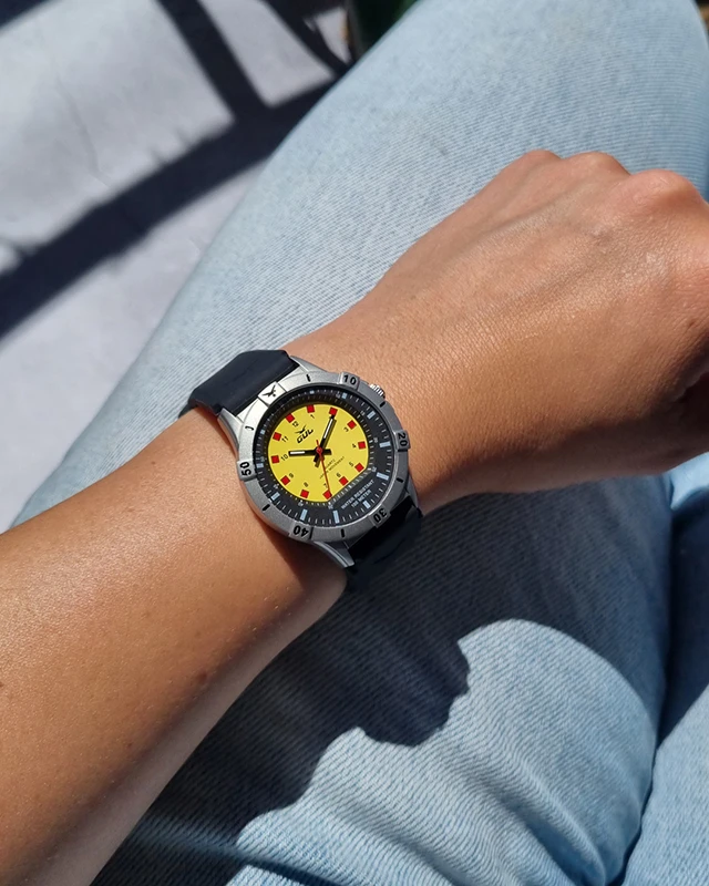 GUL No 2 Svart/Gul 36mm, klocka som du kan handla till bra pris hos oss på Klockmaster.