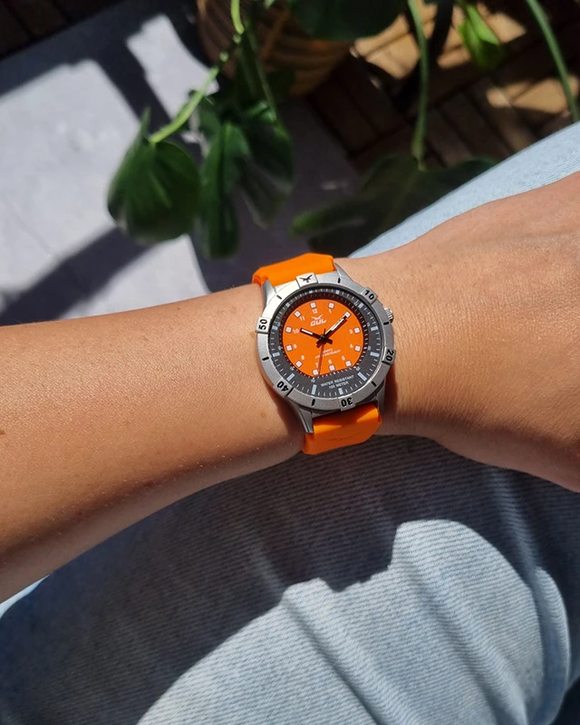 GUL No 2 Svart/Orange 36mm, klocka som du kan handla till bra pris hos oss på Klockmaster.