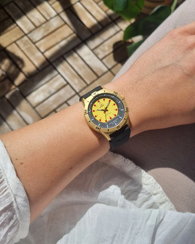 GUL No 2 Gul/Svart 36mm, klocka som du kan handla till bra pris hos oss på Klockmaster.