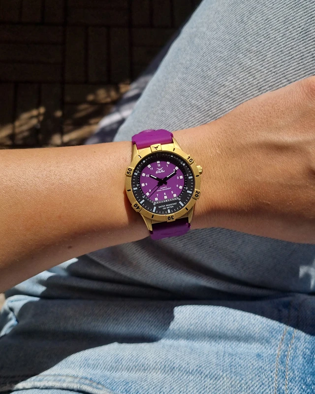 GUL No 2 Lila/Svart 36mm, klocka som du kan handla till bra pris hos oss på Klockmaster.