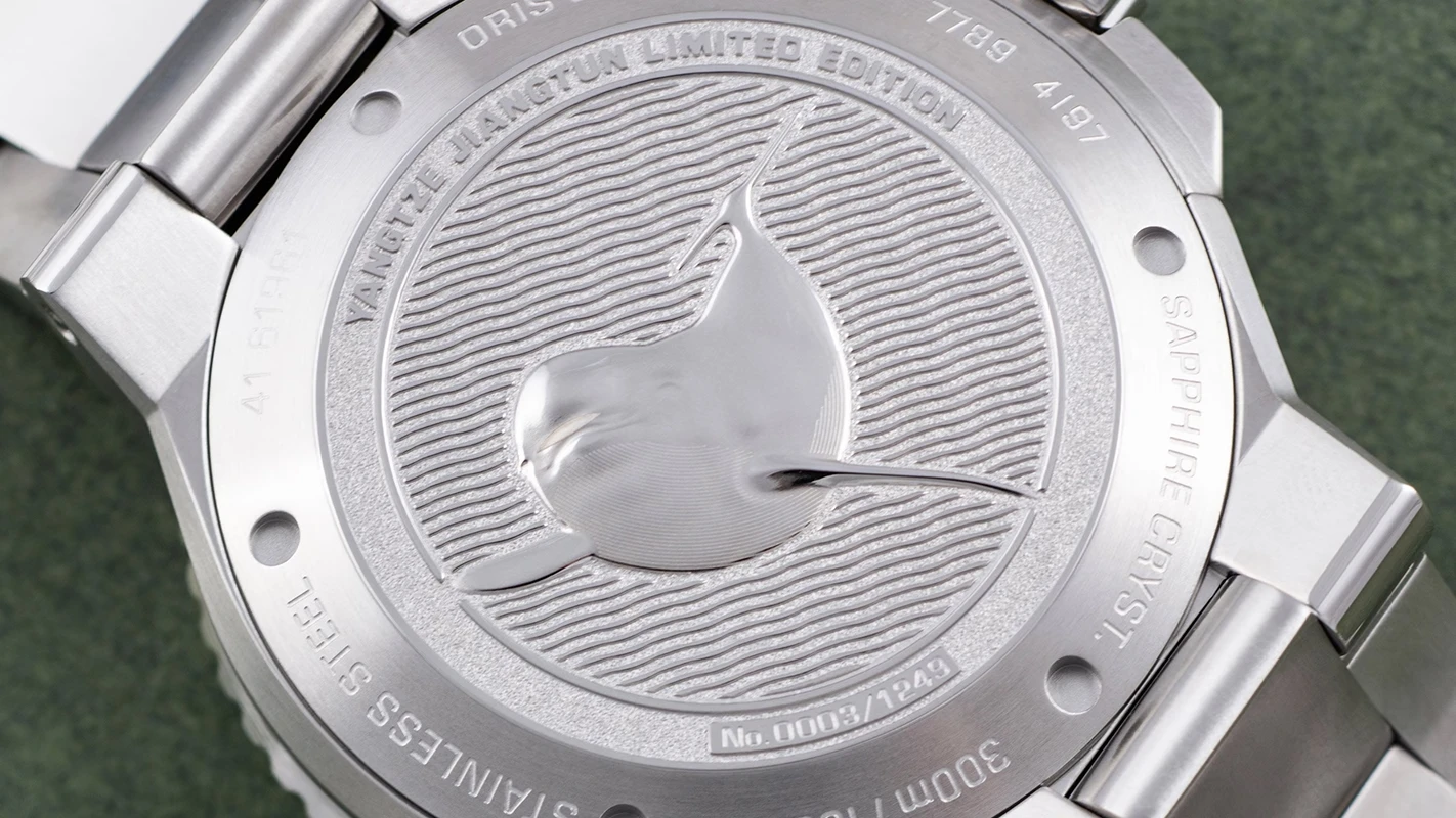 ORIS Aquis Yangtze Jiangtun 43.5mm Limited Edition, klocka som du kan handla till bra pris hos oss på Klockmaster.