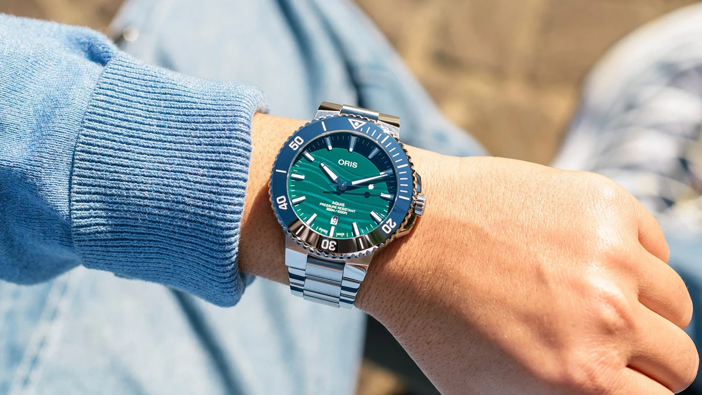 ORIS Aquis Yangtze Jiangtun 43.5mm Limited Edition, klocka som du kan handla till bra pris hos oss på Klockmaster.