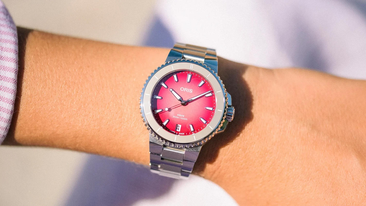ORIS Aquis Date Taste of Summer 36.5mm, klocka som du kan handla till bra pris hos oss på Klockmaster.