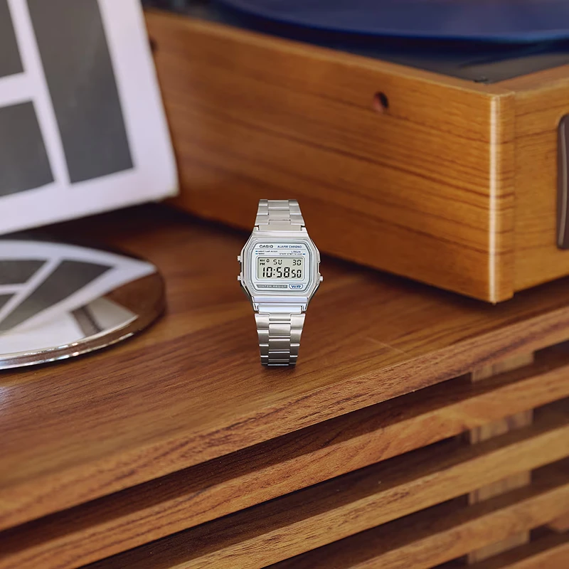 CASIO Vintage Iconic 33mm, klocka som du kan handla till bra pris hos oss på Klockmaster.