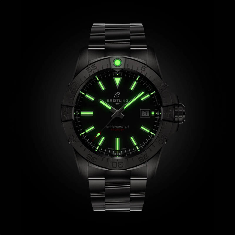 BREITLING AVENGER 42, klocka som du kan handla till bra pris hos oss på Klockmaster.