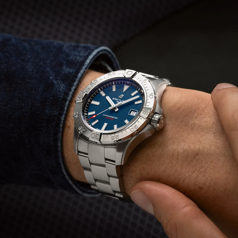 BREITLING AVENGER 42, klocka som du kan handla till bra pris hos oss på Klockmaster.