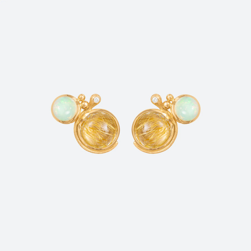 Ole Lynggaard Örhängen Lotus Stud A2932-401, handla denna klocka online eller i butik hos klockmaster
