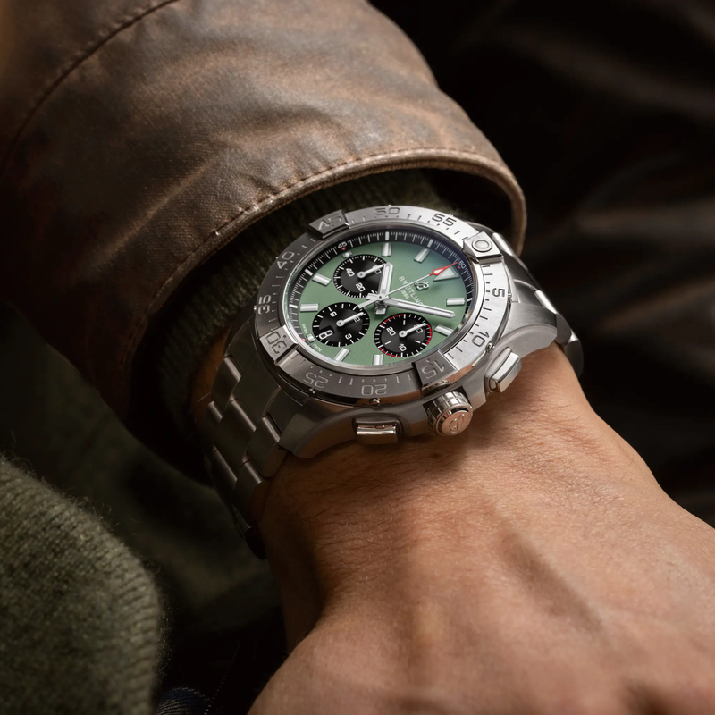 BREITLING AVENGER 44, klocka som du kan handla till bra pris hos oss på Klockmaster.