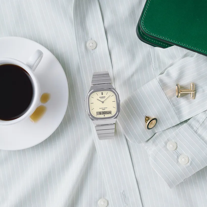 CASIO Vintage Retro-modern 36mm AQ-240E-7A2EF, klocka som du kan handla till bra pris hos oss på Klockmaster.