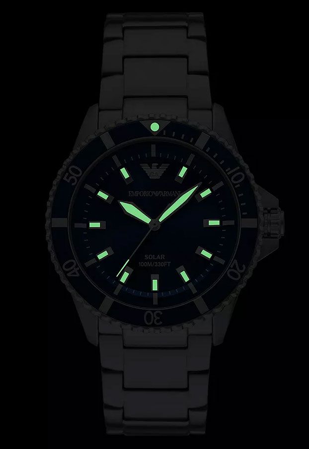 Emporio Armani World Explorer Solar 42mm, klocka som du kan handla till bra pris hos oss på Klockmaster.