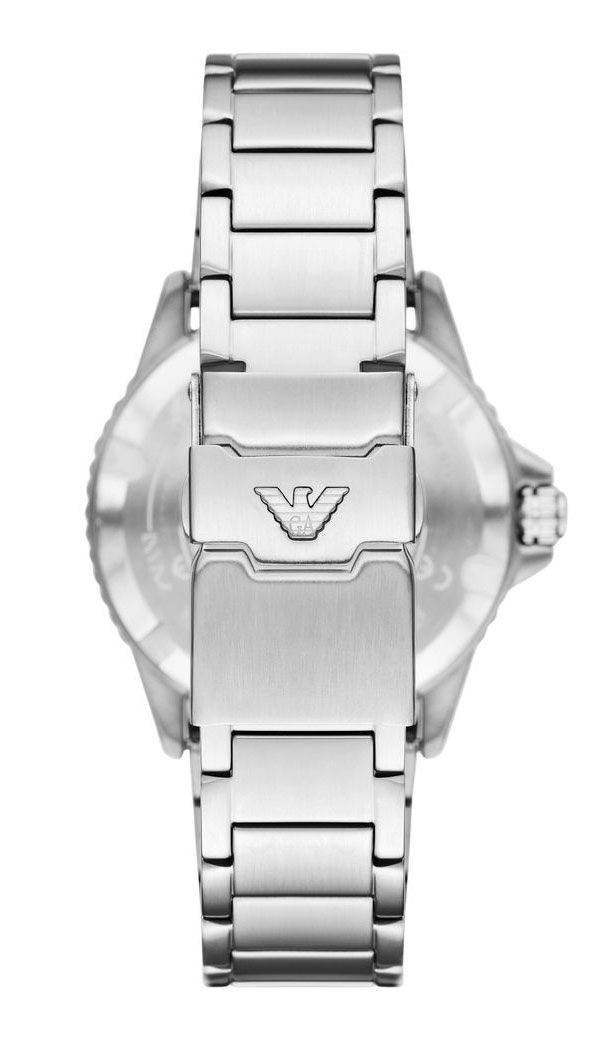 Emporio Armani World Explorer Solar 42mm, klocka som du kan handla till bra pris hos oss på Klockmaster.