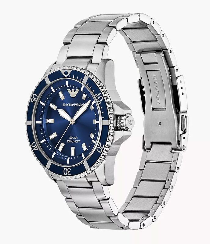 Emporio Armani World Explorer Solar 42mm, klocka som du kan handla till bra pris hos oss på Klockmaster.