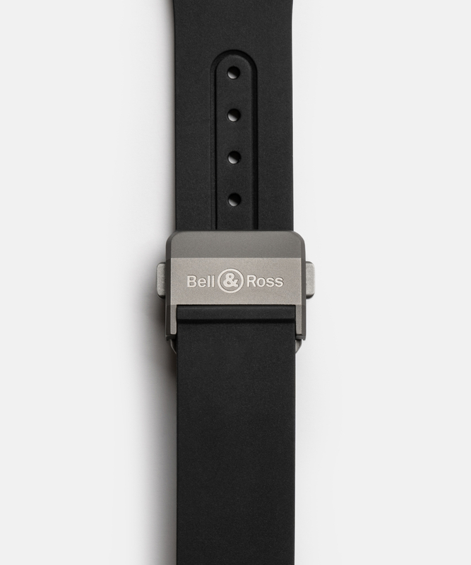 BELL & ROSS BRX5 AUTO BLACK TITANIUM  RUBBER STRAP, klocka som du kan handla till bra pris hos oss på Klockmaster.
