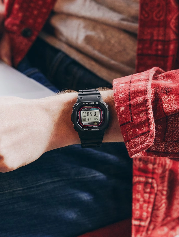 CASIO G-Shock 42mm DW-5000R-1AER, klocka som du kan handla till bra pris hos oss på Klockmaster.