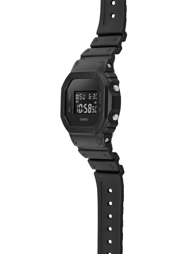 CASIO G-Shock Solid Colors 43mm DW-5600UBB-1ER, klocka som du kan handla till bra pris hos oss på Klockmaster.