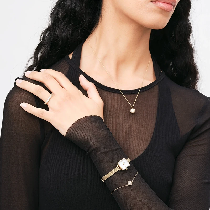 Daniel Wellington Quadro Mini Lumine Bezel Gold 15.5mm, klocka som du kan handla till bra pris hos oss på Klockmaster.