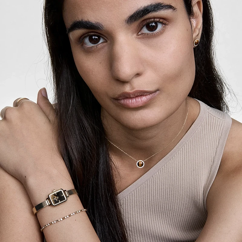 Daniel Wellington Quadro Mini Reflection Gold 15.5mm, klocka som du kan handla till bra pris hos oss på Klockmaster.