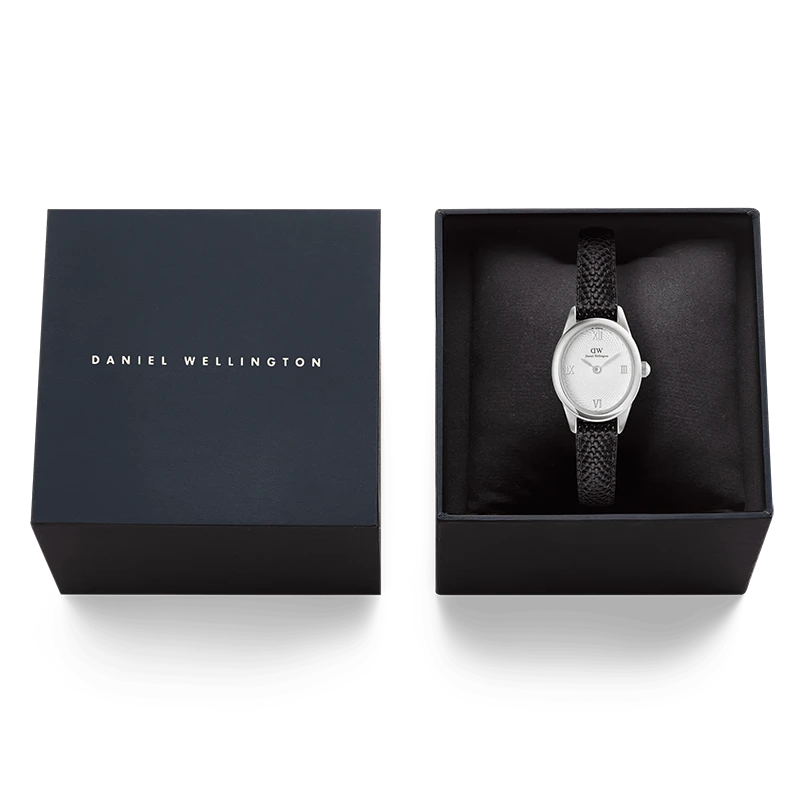 Daniel Wellington Ophelia Mini Black Lizard White Guilloché Silver 22mm, klocka som du kan handla till bra pris hos oss på Klockmaster.