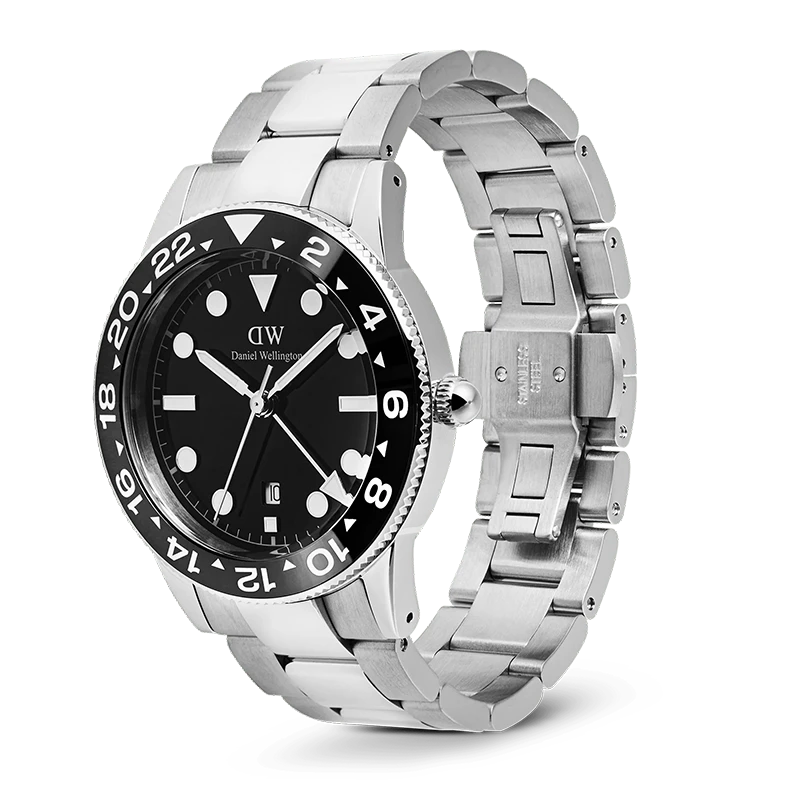 Daniel Wellington Iconic GMT Link Black Ceramic Bezel Silver 40mm, klocka som du kan handla till bra pris hos oss på Klockmaster.