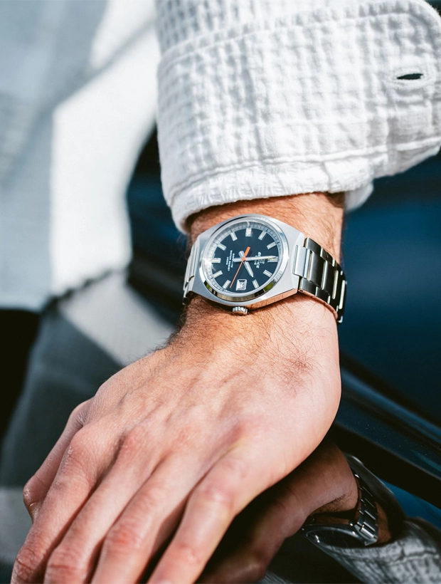 CASIO Edifice Motorsports 38.5mm EFB-109D-1AVEF, klocka som du kan handla till bra pris hos oss på Klockmaster.