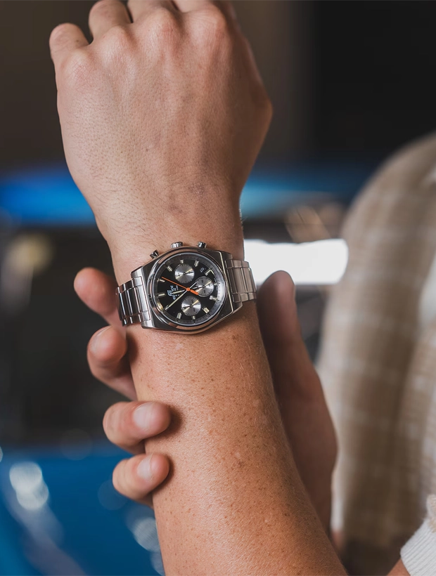 CASIO Edifice Chronograph 40mm EFB-730D-1AVUEF, klocka som du kan handla till bra pris hos oss på Klockmaster.