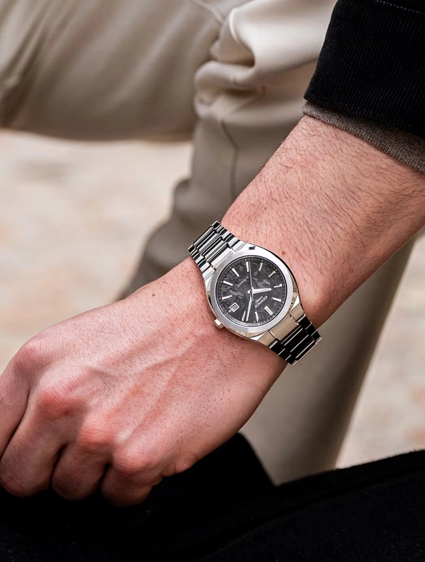 CASIO Edifice Automatic 38mm EFK-200CD-1AER, klocka som du kan handla till bra pris hos oss på Klockmaster.