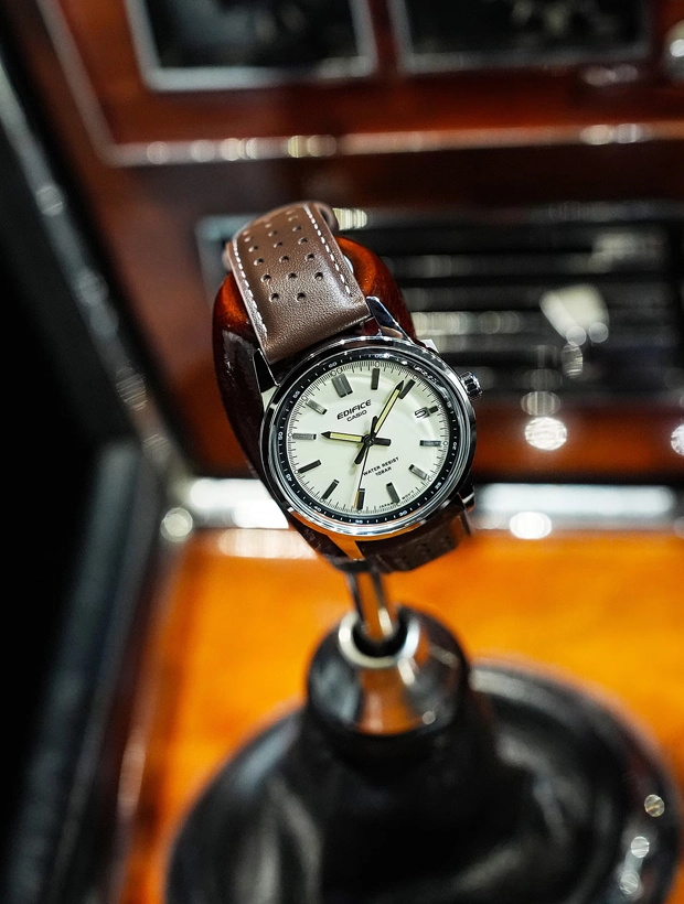 CASIO Edifice 38mm EFR-109L-7AER, klocka som du kan handla till bra pris hos oss på Klockmaster.