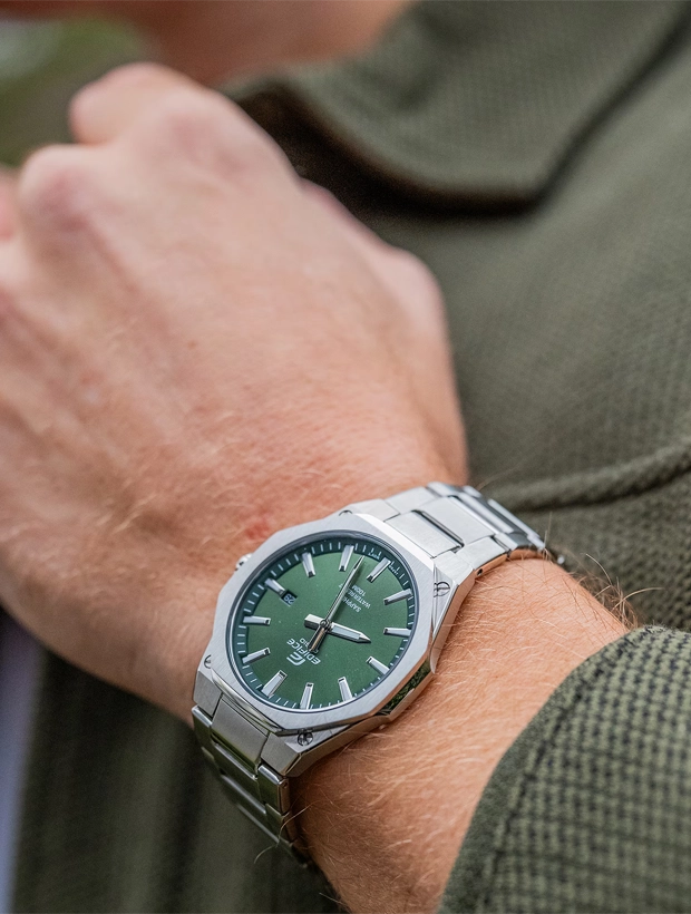 CASIO Edifice 40mm EFR-S108D-3AVUEF, klocka som du kan handla till bra pris hos oss på Klockmaster.